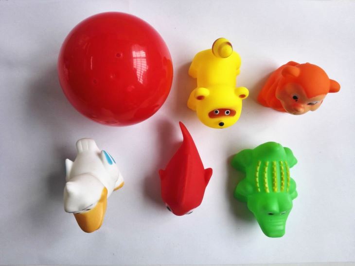 PVC Cute Animal With BB Whistle Bath Toy Capsule Toy 2