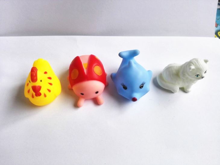PVC Cute Animal With BB Whistle Bath Toy Capsule Toy 10