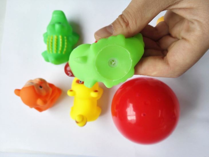 PVC Cute Animal With BB Whistle Bath Toy Capsule Toy 18