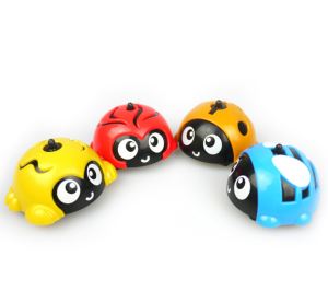 جلو و عقب ماشین اشکال با اسباب بازی بالای صفحه کپسول تلوان ماشین آلات ریسندگی