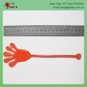 اسباب بازی دست مهم با نوعی اسباب بازی بچگانه