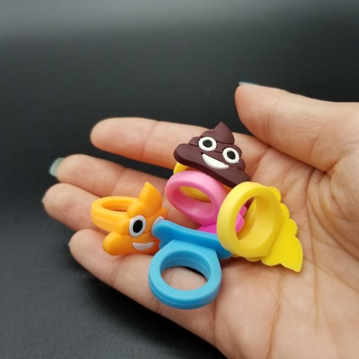 poo finger ring (8)